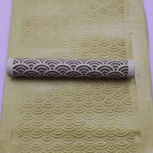 لف خشبي بطول 10 سم للطين البوليمري DIY، للنقش والنسج على الخزف والسيراميك بنقوش أشكال الأزهار والأوراق والشمس والقلب والموج والقشرة الخشبية والنجمة