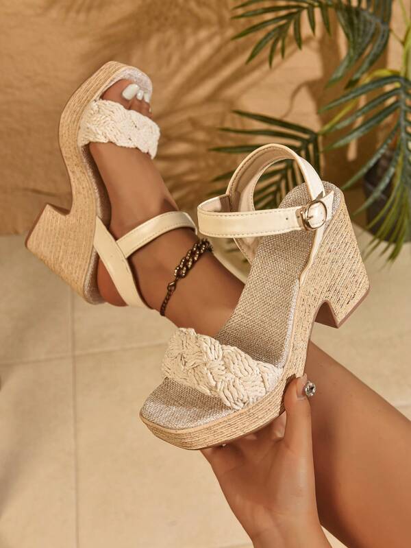 Sandales compensées en faux lin avec nœud papillon. Sandales d'été à plateforme imperméable avec talon monobloc, style ballerine bohème enveloppante. Talons hauts confortables pour vacances. Convient pour tenues d'été, soirées, mariages, vacances, rassemblements, banquets, galas, défilés de mode. Se porte bien avec des débardeurs, t-shirts, chemisiers, bikinis, jupes, robes, shorts.