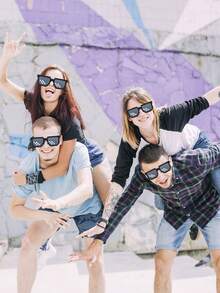 8 件马赛克眼镜，适用于派对、婚礼、像素眼镜和其他有趣场合，夏威夷派对用品（大号） - 黑與白 - 查看 6