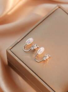 1 Par de pendientes de mariposa de cobre con circonita, de alta calidad y brillo, sin necesidad de perforación, adecuados para uso diario y como regalo festivo