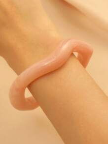1 Stück elegantes und einzigartiges mehrfarbiges offenes Armband für Frauen, modischer Schmuckzubehör mit asymmetrischer welliger Linie und Farbverlauf aus Harz, hervorragend für den täglichen Gebrauch, am Strand, zum Reisen und als Geschenk