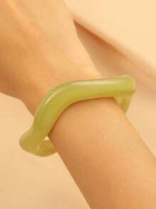 1 Stück elegantes und einzigartiges mehrfarbiges offenes Armband für Frauen, modischer Schmuckzubehör mit asymmetrischer welliger Linie und Farbverlauf aus Harz, hervorragend für den täglichen Gebrauch, am Strand, zum Reisen und als Geschenk