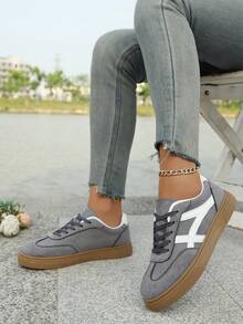 女士运动系带休闲运动鞋，户外徒步滑板鞋，适合日常、办公室、通勤、休闲和运动 - 灰色 - 查看 2