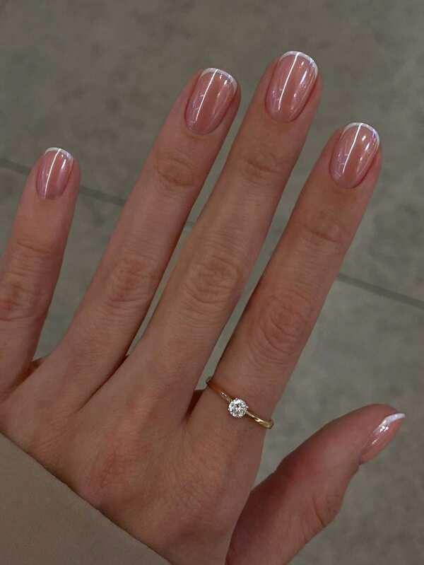 24 Stück weiße französische Spitzen Aufklebe-Nägel, kurze quadratische Aufklebe-Nägel mit Glitzer-Effekt, minimalistisches Design, Vollabdeckung Fake-Nägel für Frauen und Mädchen, Tagesgebrauch Nagelbedarf