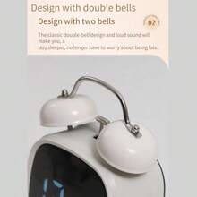 ساعة منبه صغيرة الحجم ذات صوت عالٍ وتصميم أنيق، تعمل بالبطارية والشحن عبر USB، مناسبة للاستخدام في غرفة المعيشة والنوم والمكتب، وتصلح كهدية لمناسبات الشكر والميلاد، ديكور منزلي