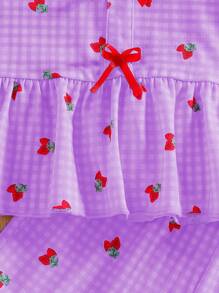 Conjunto de 2 piezas para niñas: Top con chaleco sin mangas con estampado de fresa a cuadros, lazo 3D, parche y volantes + pantalones cortos, adecuado para uso casual, deportivo, de vacaciones y fiestas en verano