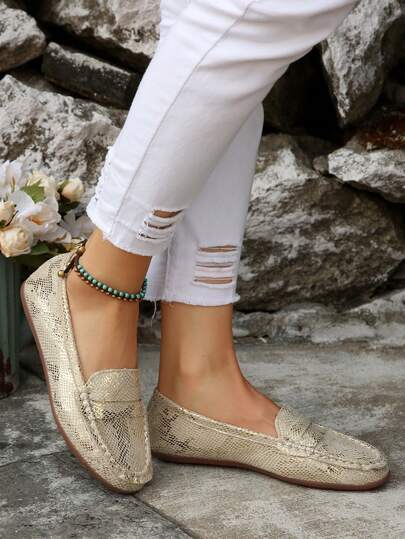 أحذية نسائية مسطحة من نوع بيني لوفر برؤوس دائرية، مقاسات كبيرة، نهاية ذات تأثير مرآة، لون أحادي، مرنة، مناسبة لجميع المواسم ، تصميم بسيط، جزء علوي من البولي يوريثان، بطانة من القماش، وحدة سفلية من مطاط TPR، بدون بقايا، غسيل يدوي أو تنظيف جاف احترافي