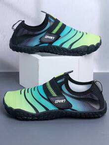 1双轻便系带运动水鞋