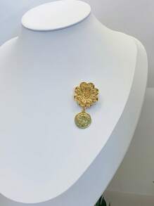 Piccolo e raffinato fermaglio da donna alla moda, spilla da collo, accessorio abbinato temperante