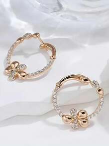 1 par de elegantes y estilosos pendientes de aro con diseño floral, enchapados en oro de 18k con circonitas cúbicas incrustadas, un exquisito accesorio brillante adecuado para uso diario de la mujer, ceremonias de boda y regalos conmemorativos