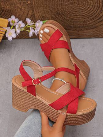 2024春夏新款大码坡跟厚底休闲凉鞋，欧美时尚交叉带露趾舒适高跟凉鞋，防水台厚底坡跟拖鞋