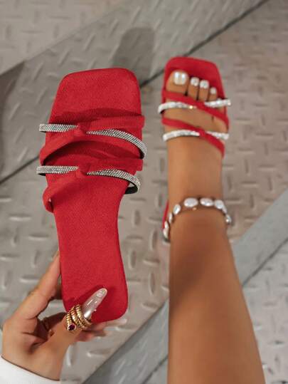 صنادل صيفية للنساء، صنادل مزينة بفصوص الراين أنيقة، حزام منسوج، سويدي بنهاية مطفأة باللون الأحمر الساطع، خفيفة الوزن، مسطحة، سهلة الارتداء، مفتوحة الأصبع، مانعة للانزلاق، كاجوال