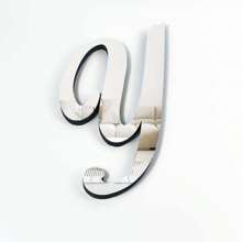 Pegatinas decorativas de espejo acrílico tridimensional de 20 cm, con contorno de letras cursivas dinámicas de tres colores: oro / plata / negro. Diseño autoadhesivo y extraíble para crear fácilmente una escena destacada de fiesta de cumpleaños: collage "Feliz cumpleaños" en el espejo de la pared trasera. Decoración de pared, decoración de habitación, espejo de pared, espejo para habitación, decoración del hogar, decoración del baño, decoración de la sala de estar