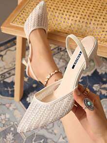 秋冬新款中国风白色高跟穆勒鞋，女款尖头蕾丝刺绣两穿式凉鞋，优雅派对风