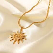 1pc Vintage Sun Totem Pendant Niche Design Stainless Steel Necklace For Women, Suitable For Daily Wear, Party, Jewelry Gift