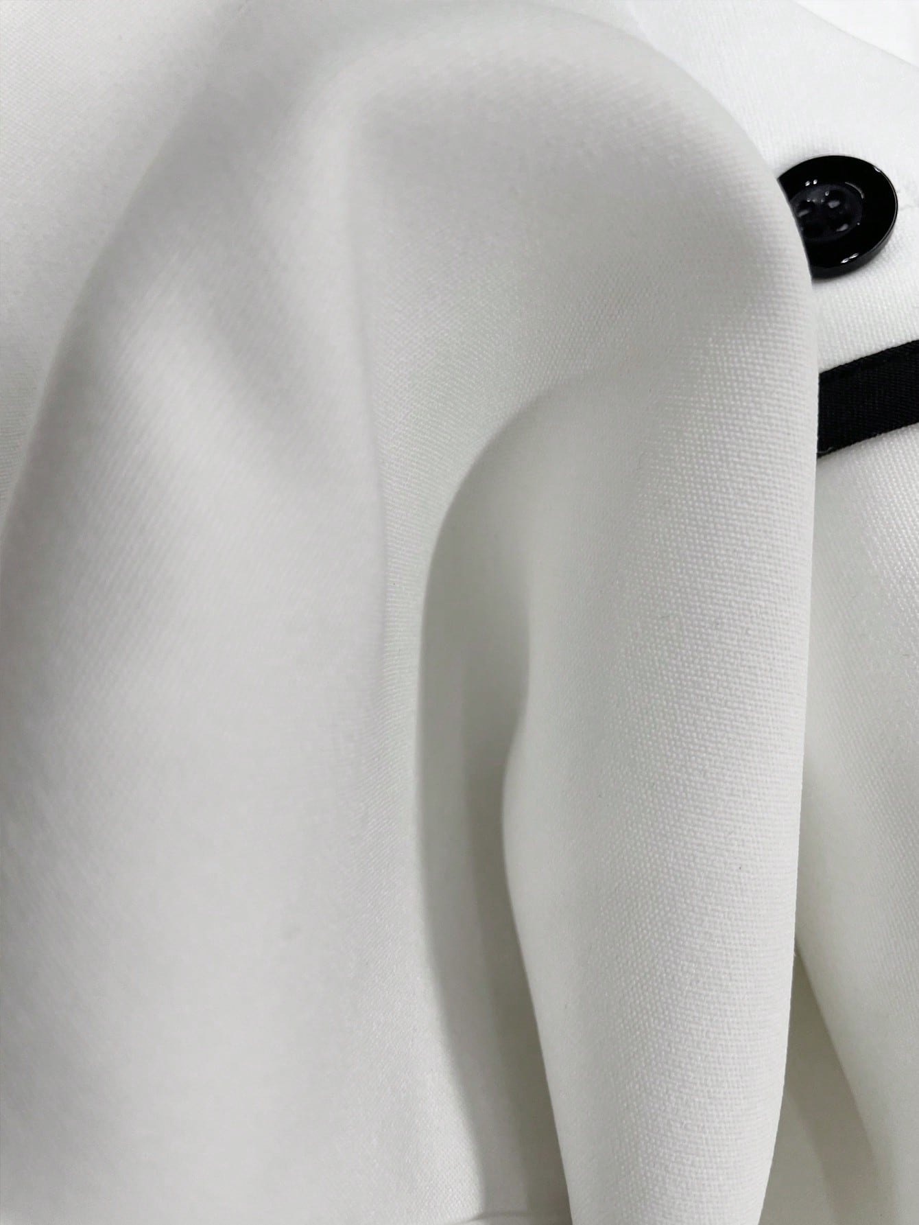 تتميز هذه التنورة الوسطية الجديدة لفصلي الربيع وال...