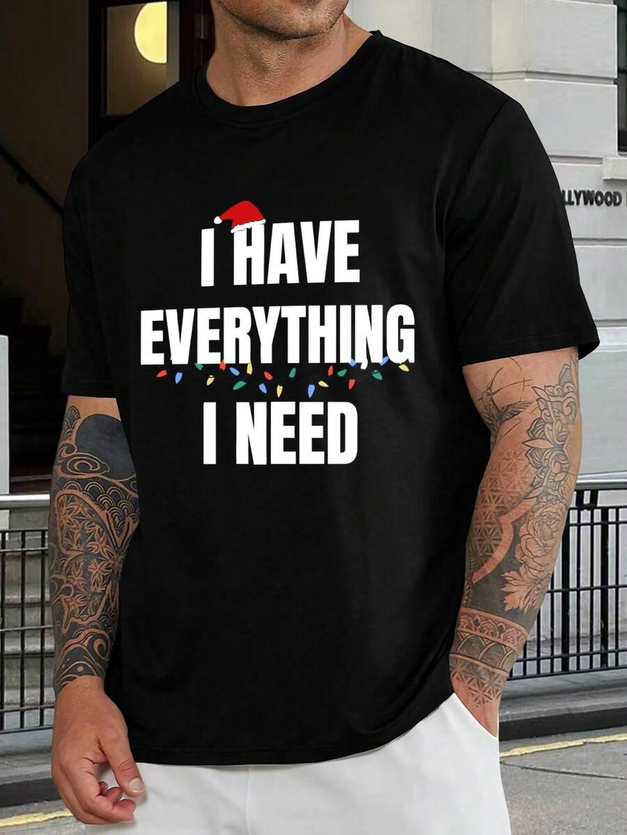 Camisetas de Navidad para Parejas a Juego | Pijamas Navideños de 'Tengo Todo lo que Necesito' | Camisetas con Luces Navideñas | Ropa de Navidad para Marido y Mujer | Regalo Navideño Perfecto para Él y Ella - Negro - Ver 1