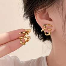 1 paire de boucles d'oreilles asymétriques à la mode et ajourées