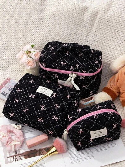 1 PC Dotted With Pink Bow Embroidery On Black Background Make Up Bag,Fashionable And Casual Large Capacity Portable Zipper Makeup Bags,Travel And Vacation Essentials Cosmetic Bags For Sanitary Napkins,Pouch Pads,Wired Earphones,Earpods,Headphones,Charger,Lipsticks,Cosmetics,Perfume,Skin Care And Beauty Products,Home Decor,For Mom,Women,Nurses,Students,School Girls,Keys,Holiday Gifts