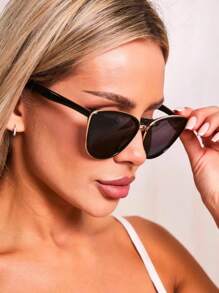 1 Peça Óculos Grandes de Gato Femininos, Armação Dourada de Plástico, Óculos da Moda, Óculos de Fotografia de Rua da Moda, Design Personalizado, Moda e Versátil, Sem Formato de Rosto Delicado, Moda Diária, Para Usar Óculos, Óculos para Uso Externo, Óculos para Dirigir, Fotografia de Rua, Óculos para Desfile de Moda, Óculos de Praia de Verão