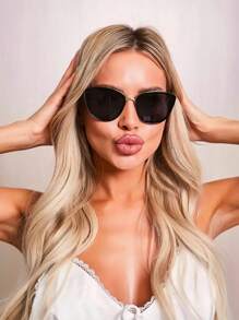 1 Peça Óculos Grandes de Gato Femininos, Armação Dourada de Plástico, Óculos da Moda, Óculos de Fotografia de Rua da Moda, Design Personalizado, Moda e Versátil, Sem Formato de Rosto Delicado, Moda Diária, Para Usar Óculos, Óculos para Uso Externo, Óculos para Dirigir, Fotografia de Rua, Óculos para Desfile de Moda, Óculos de Praia de Verão