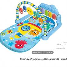 Baby Kick Klavier Fitness Puppe, 0-36 Monate Neugeborenes Kleinkind Bildungszentrum Musik Matte, Multi-sensorische Entwicklung Arm, Bein & Tastspiel Pad, Cartoon Charakterdesign Geschenk (Aufhängeringe Farbe zufällig, benötigt 3 AAA Batterien)