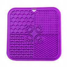 1 pièce Tapis d'alimentation lente pour animaux de compagnie à 4 compartiments, 11 couleurs, avec grattoir et outils de répartition, en silicone, ventouse, peut être fixé au mur, convient aux chats et aux chiens