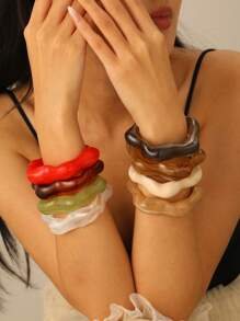1 Stück elegantes und einzigartiges mehrfarbiges offenes Armband für Frauen, modischer Schmuckzubehör mit asymmetrischer welliger Linie und Farbverlauf aus Harz, hervorragend für den täglichen Gebrauch, am Strand, zum Reisen und als Geschenk
