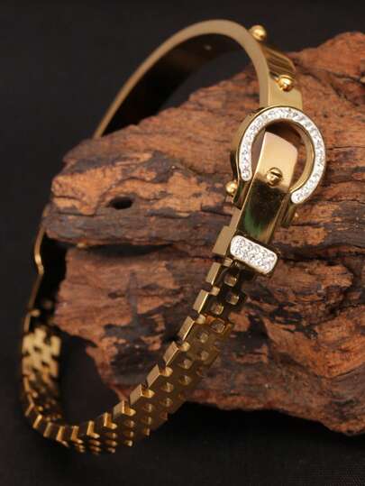 1 pieza Brazalete de acero de titanio con hebilla de herradura hueca chapada en oro de 18K e incrustado de circonita cúbica, elegante y lujoso, adecuado para uso diario de mujeres y como regalo de fiesta