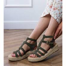 Green Espadrille Sandals On A Low Platform - Green - View 3