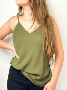 Women's Tank Top With Adjustable Straps Basic Crepe Strappy Top - Verde militar - Ver 3