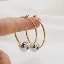 1 对时尚不锈钢环 + 球形珍珠双面耳环，精致可拆卸佩戴