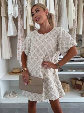 女士优雅休闲纯色蕾丝针织刺绣纽扣短款连衣裙，适合春、秋、夏季