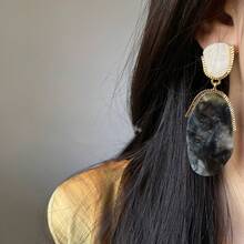 1pair Large Asymmetrical Resin Inlaid Alloy Pendant Earrings For Women, European And American Retro Exaggerated Versatile Party Street Style Jewelry, Gift For Girls - Multicolor - View 2