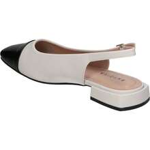SKYDIVA | Chaussures plates Skydiva pour femmes – Sandales à bout ouvert – Fermeture à boucle – Confortables et polyvalentes – Faciles à assortir – Élégantes - Blanc - Voir 5