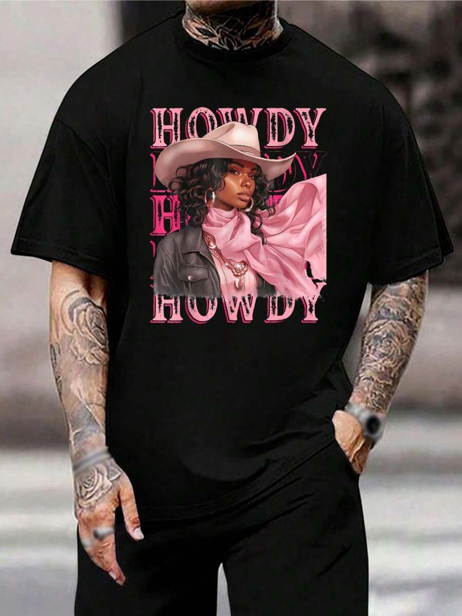 Camiseta gráfica para hombre Howdy Cowgirl - Camiseta estilo western con pañuelo rosa y sombrero de vaquero - moda vaquera urbana - camiseta informal de algodón - regalo para fan de la música country - Negro - Ver 1