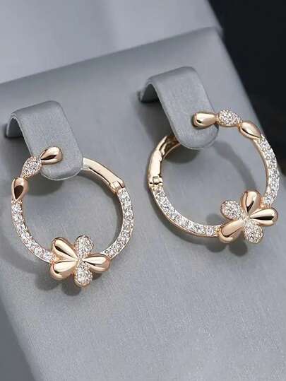 زوج أنيق وأنيق من حلق الأذن الدائري المزين بالزهور، مطلي بذهب عيار 18 قيراط مرصع بالزركونيا المشرقة، مناسب للاستخدام اليومي للنساء، وحفلات الزفاف والمناسبات ، هدية مجوهرات تذكارية