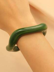 1 Stück elegantes und einzigartiges mehrfarbiges offenes Armband für Frauen, modischer Schmuckzubehör mit asymmetrischer welliger Linie und Farbverlauf aus Harz, hervorragend für den täglichen Gebrauch, am Strand, zum Reisen und als Geschenk