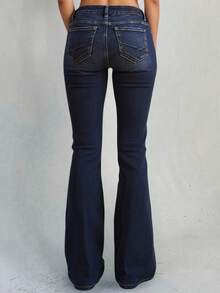 Damen Jeansshorts mit gewaschener Vorderseite, Knopfleiste und Taschen, einfaches, lässiges, schlank geschnittenes Modell mit ausgestelltem Bein - Blau - Übersicht 2