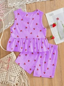 Conjunto de 2 piezas para niñas: Top con chaleco sin mangas con estampado de fresa a cuadros, lazo 3D, parche y volantes + pantalones cortos, adecuado para uso casual, deportivo, de vacaciones y fiestas en verano