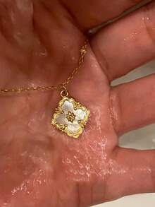 1件18K镀金不锈钢四叶草简约设计女士项链，优雅大方，适合日常佩戴、派对、正装、度假装。是送给母亲、妻子、女儿、女友的绝佳礼物。防水防褪色，适合沙滩佩戴。 - 款式1 - 查看 1