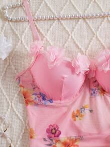 Lingerie sexy, robe érotique rose romantique à lanières, design sexy et charmant, stimulant une imagination et une passion infinies, dégageant une atmosphère romantique