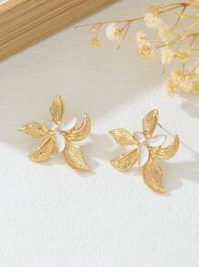 1 Pair Elegant & Charming White Enamel Layered Asymmetrical Floral Stud Earrings, Suitable For Vacation, Casual, Date, Party Wear