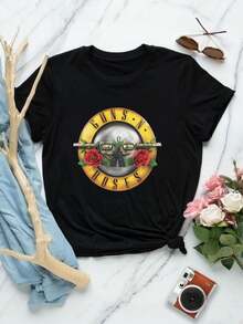 Camiseta gráfica con calavera y rosas de Guns N' Roses para mujer - Camiseta vintage de la banda de rock - Top informal para amantes de la música - Camiseta cómoda de manga corta en mezcla de algodón - Negro - Ver 1