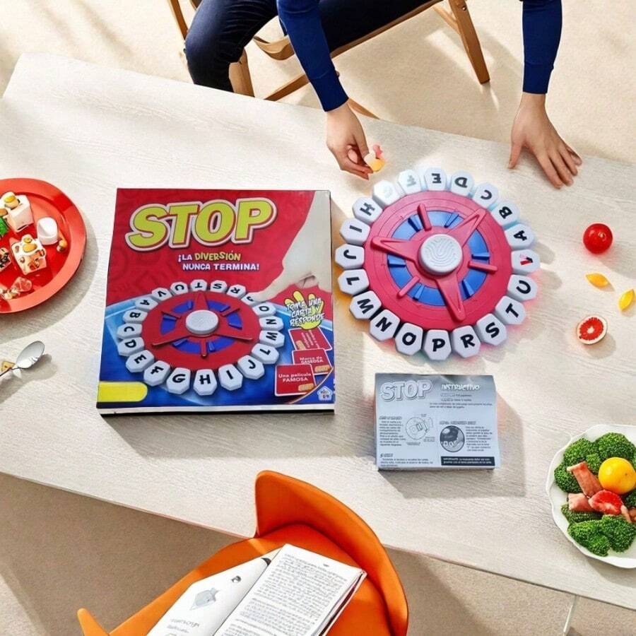 Juego de mesa interactivo de letras locas en español, un regalo ideal para Halloween, Navidad o para aprender inglés y español. Incluye tablero con luces y sonido, perfecto para actividades grupales y juegos de fiesta. (Baterías no incluidas)