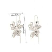 A Pair Of Retro Palace Style Floral Alloy Ladies' Elegant, Personalized And Fashionable Earrings