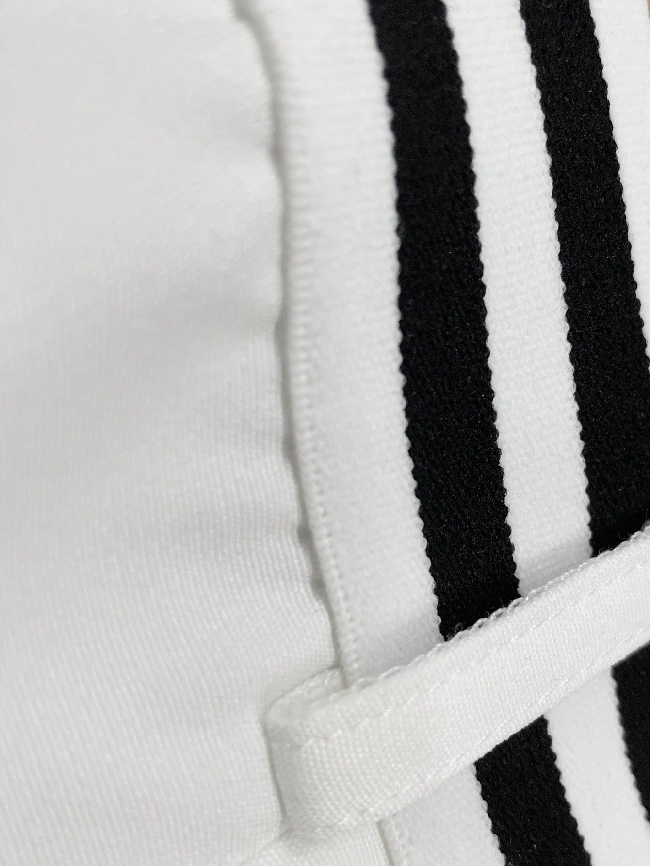 تتميز هذه التنورة الوسطية الجديدة لفصلي الربيع وال...