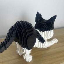 1322块三色迷你猫咪积木套装——猫咪爱好者的首选，逼真的设计让您仿佛置身于爱猫的世界，是理想的节日礼物，宠物主题积木套装还能增进亲子互动。 - Pack Bag - 查看 7