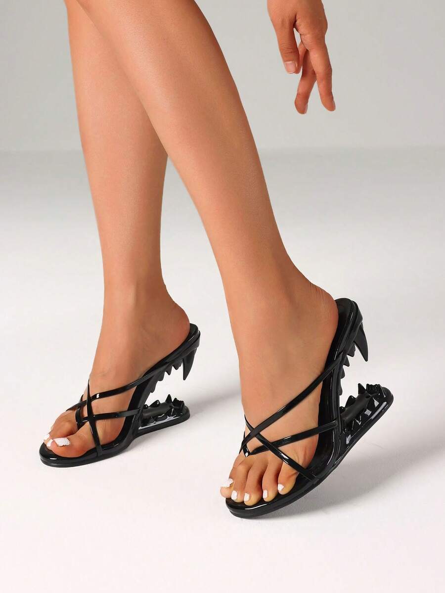 Sandalias deslizantes de mujer con cuña alta, puntera abierta, acabado metálico con dientes de moda, diseño sexy tipo slingback para fiestas - Negro B - Ver 1