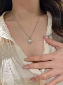 1pc Frosted Heart Pendant Necklace, Delicate Luxurious High-End Collarbone Chain - Brushed Heart Necklace - View 3